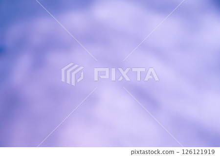 水中搖曳陰影的紫色影像(庫存照片) 水中搖曳陰影的紫色影像(庫存照片) 126121919
