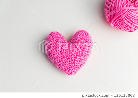 Crochet heart with ball of yarn Crochet heart with ball of yarn 126123008