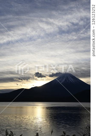 從本棲湖觀賞富士山日出 126123252