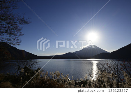 從本棲湖觀賞富士山日出 126123257