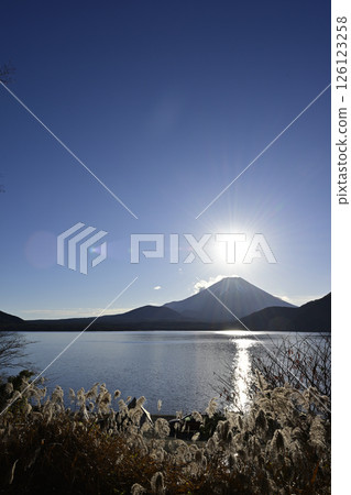 從本棲湖觀賞富士山日出 從本棲湖觀賞富士山日出 126123258