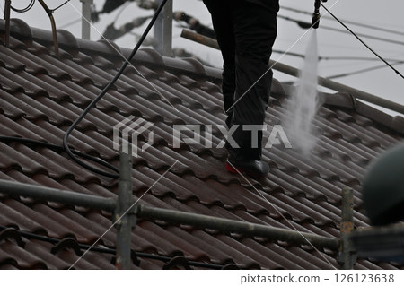 High pressure cleaning of roofs, roof tiles, re-roofing, plaster 126123638