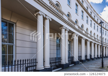 Elegant Georgian Terraced Houses with Curved Facade in Historic London Neighborhood Elegant Georgian Terraced Houses with Curved Facade in Historic London Neighborhood 126124873