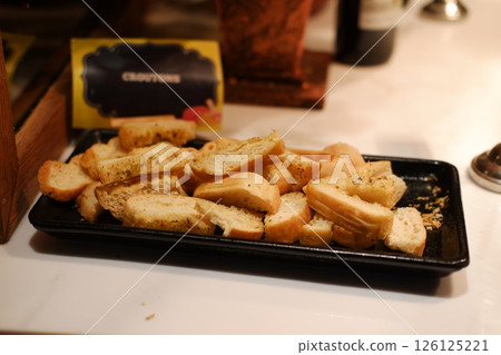 Crunchy Companions for Your Soup & Salad 126125221
