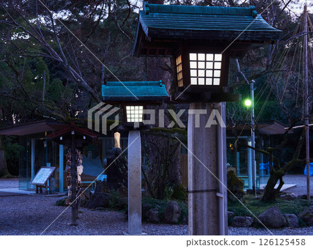 Night view of Oyama Shrine, a tourist attraction in Kanazawa City 126125458