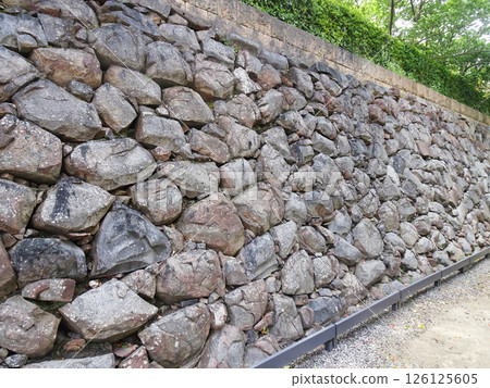 廣島縣福山市福山空襲遺址（被空襲火焰燒毀的石牆） 126125605