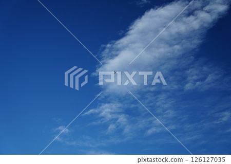 The plane flying high in the blue sky is pure white The plane flying high in the blue sky is pure white 126127035