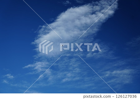The plane flying high in the blue sky is pure white The plane flying high in the blue sky is pure white 126127036