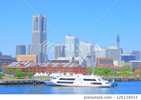 Scenery of Yokohama Red Brick Warehouse and Landmark Tower, Yokohama City, Kanagawa Prefecture 126128833