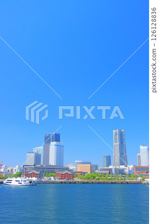 Scenery of Yokohama Red Brick Warehouse and Landmark Tower, Yokohama City, Kanagawa Prefecture 126128836