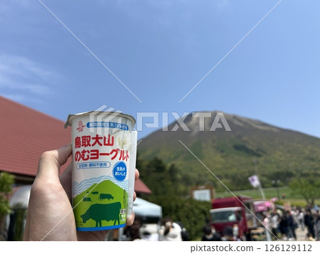 Daisen Makiba Milk Village Drinking Yogurt Daisen Makiba Milk Village Drinking Yogurt 126129112