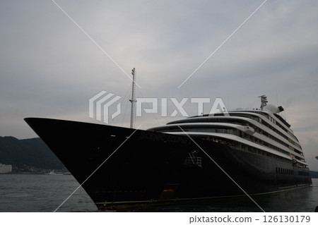 Luxury liner to leave port 126130179