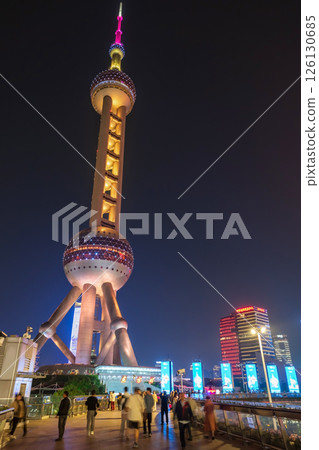 Oriental pearl tower view from Lujiazui Pedestrian Bridge, Shanghai 126130685