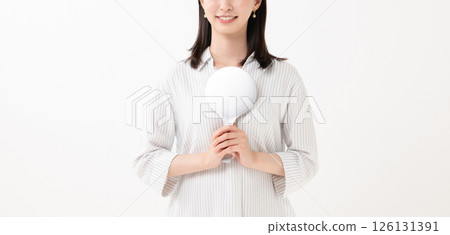 有手鏡的一名婦女 有手鏡的一名婦女 126131391