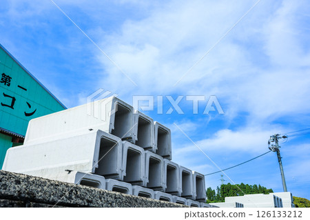 Reinforced concrete U-shaped gutter 126133212