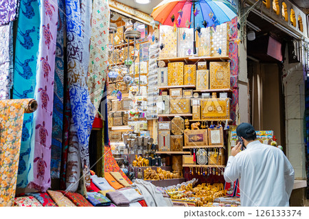 Mutrah souq, Muscat,Oman - 13.04.2025 : Antique goods Shop in Muttrah souq in Muscat, Oman, biggest traditional antique market in sultanate of Oman. Mutrah souq, Muscat,Oman - 13.04.2025 : Antique goods Shop in Muttrah souq in Muscat, Oman, biggest traditional antique market in sultanate of Oman. 126133374