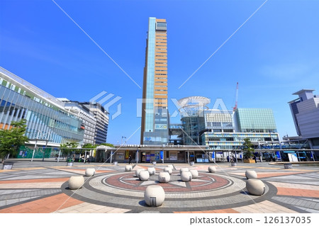[Kagawa Prefecture] Sunport Takamatsu and Takamatsu Station Square on a sunny day 126137035