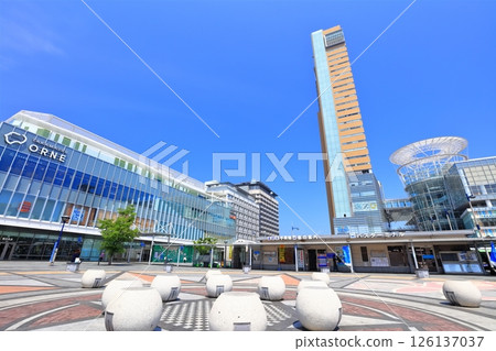 [Kagawa Prefecture] Sunport Takamatsu and Takamatsu Station Square on a sunny day 126137037