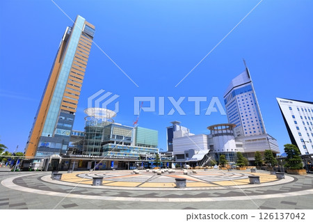 [Kagawa Prefecture] Sunport Takamatsu and Takamatsu Station Square on a sunny day 126137042