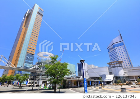 [Kagawa Prefecture] Sunport Takamatsu and Takamatsu Station Square on a sunny day 126137043