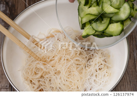 Steps for making vermicelli salad: plating Steps for making vermicelli salad: plating 126137974