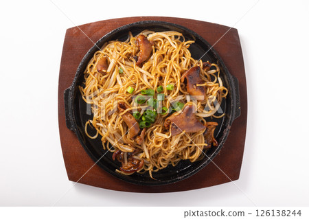 Hotplate horumon fried noodles Hotplate horumon fried noodles 126138244