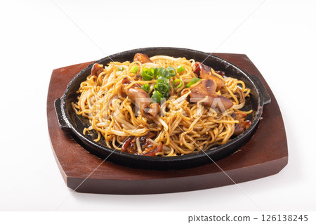 Hotplate horumon fried noodles 126138245