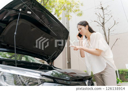 A woman in trouble because her car broke down A woman in trouble because her car broke down 126138914