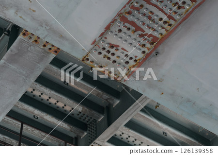 箱樑油漆剝落 箱樑油漆剝落 126139358