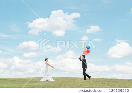 Bride and groom with sky as background (wedding, wedding ceremony, bridal, location photo, photo wedding) 126139920