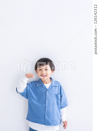 兒童刷牙 126142312