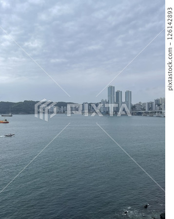 韓國城市與大海的寧靜景色 |沿海城市釜山的景色 126142893