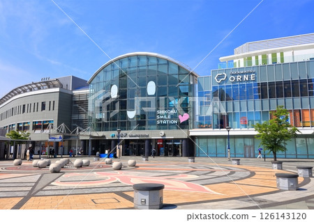 [Kagawa Prefecture] JR Takamatsu Station and Sunport Takamatsu on a sunny day 126143120