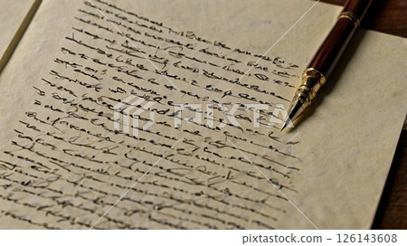 那天沒有收到的那封信現在靜靜地放在我的桌子上。 那天沒有收到的那封信現在靜靜地放在我的桌子上。 126143608