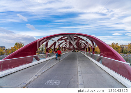 Autumn scenery of Peace Bridge, Prince's Island Park, Bow River, Calgary 126143825