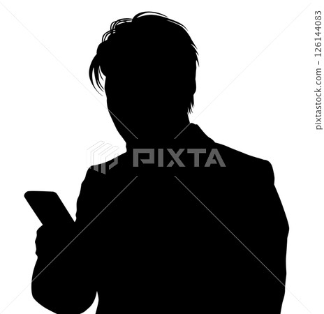 看著智能手機的商人的剪影 126144083