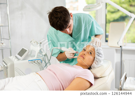 doctor confidently utilizes hydrogen oxygen cleaning 126144944