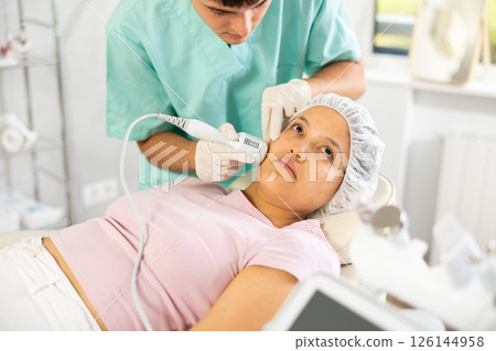 doctor confidently wields cold hammer whitening doctor confidently wields cold hammer whitening 126144958