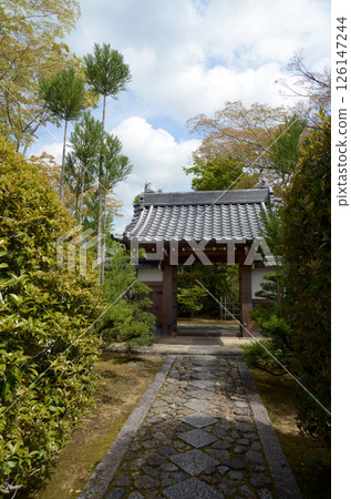 Genko-an Temple: Approach and main gate, Takagamine, Kita-ku, Kyoto Genko-an Temple: Approach and main gate, Takagamine, Kita-ku, Kyoto 126147244