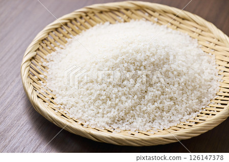 rice in a colander 126147378