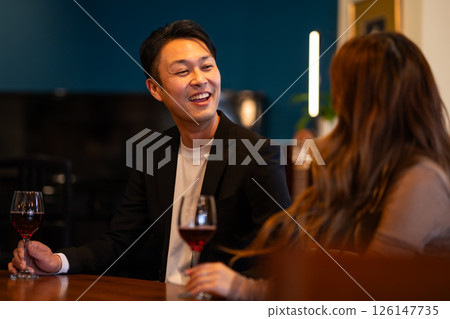 在配對應用程式上認識的情侶 126147735