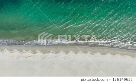 [Drone aerial photography] Emerald green sea and sandy beach 126149635