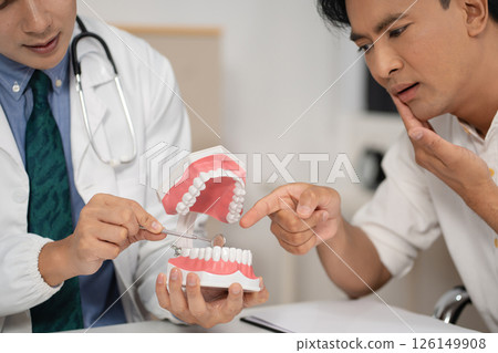 Dentist working tooth model, dentistry and recommend patient concept. 126149908