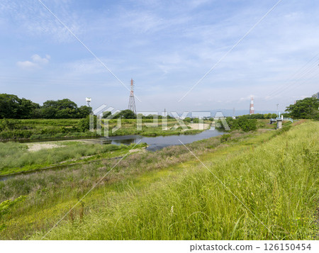 Scenery along the Inagawa River covered in fresh greenery 126150454