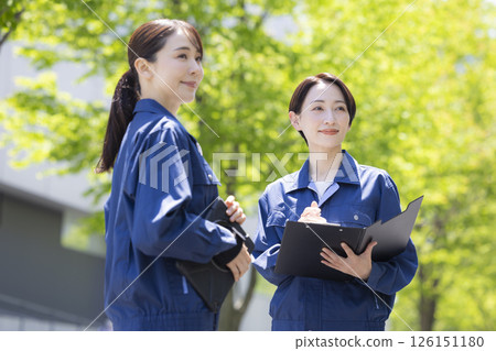 商業：身穿工作服的女子肖像。照片由 Sky Perfect Tokyo Media Center 提供。 126151180