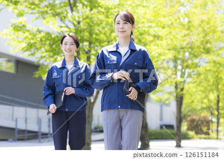 商業:身穿工作服的女子肖像。照片由 Sky Perfect Tokyo Media Center 提供。 商業:身穿工作服的女子肖像。照片由 Sky Perfect Tokyo Media Center 提供。 126151184