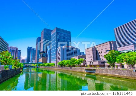 Skyscrapers and Tosabori River in Nakanoshima, Osaka 126151445