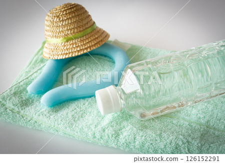 Neck ring and PET bottled water Heat stroke countermeasures Cooling goods Water intake Health management Heat countermeasures Neck ring and PET bottled water Heat stroke countermeasures Cooling goods Water intake Health management Heat countermeasures 126152291