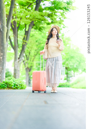 旅行的女人的肖像 126153245