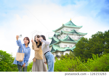 旅行的女人的肖像 126153263